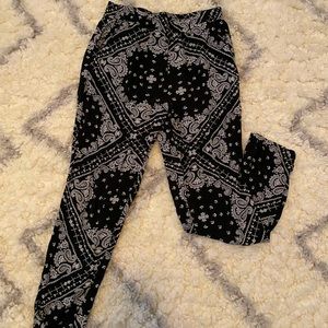 FOREVER 21 - Straight Leg Paisley Pants, Black, Size Small
